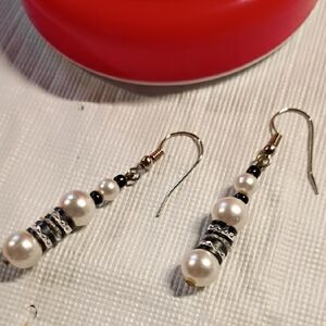 Chic Pearl and Silver Drop Earrings LOT Gg10